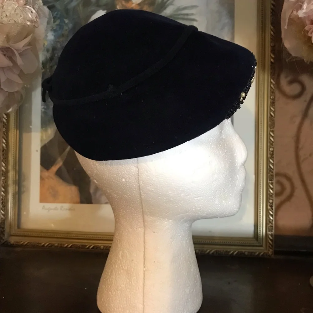 VINTAGE 1960'S BLUE VELOUR BERET STYLE HAT WITH RHINESTONE EMBELLISHMENT - Picture 8 of 13